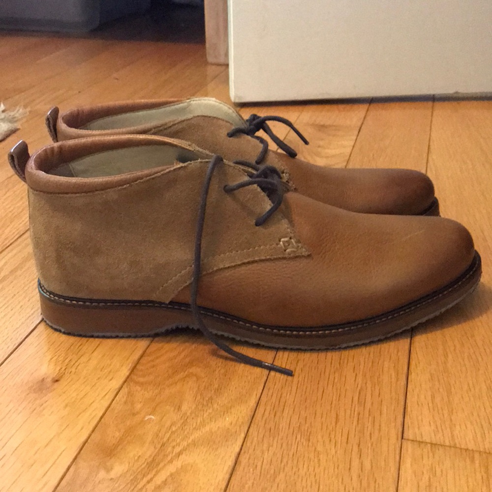 Tommy Bahama leather and suede Elijah chukkas